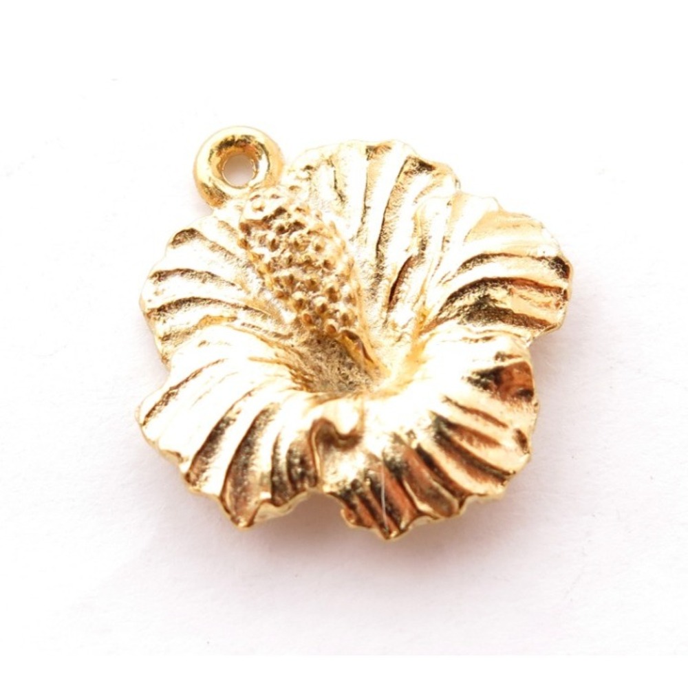 Vintage gold plated‎  detailed flower charm or pendant